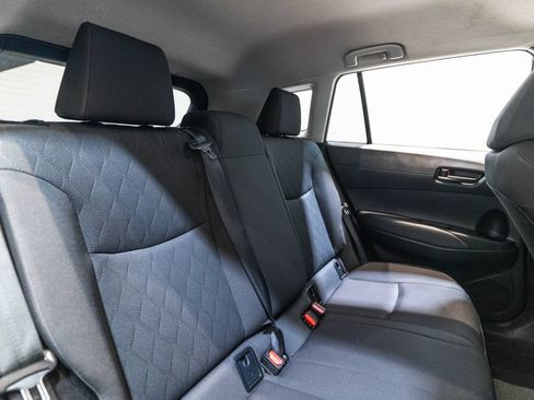 Used 2025 Toyota Corolla Cross LE FWD image 29