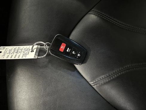 Used 2022 Toyota Avalon XLE image 22