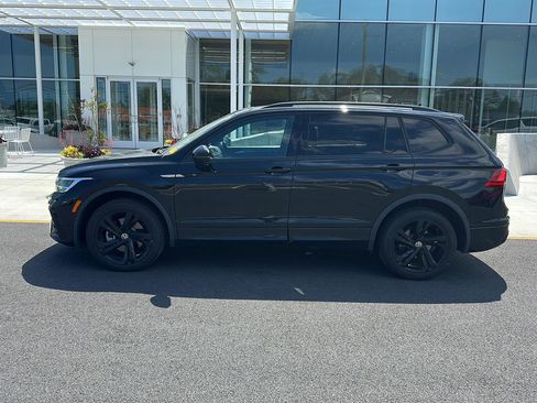 Used 2024 Volkswagen Tiguan SE R-Line AWD/4WD image 8