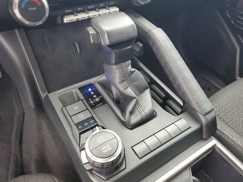 Used 2025 Toyota 4Runner SR5 AWD/4WD image 29