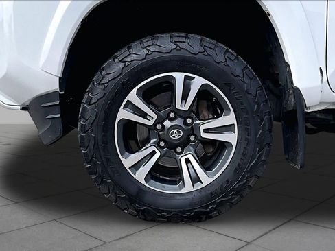 Used 2019 Toyota Tacoma TRD Sport w/ Technology Package AWD/4WD image 10