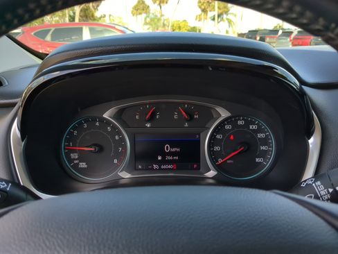 Used 2021 Chevrolet Traverse LT image 32