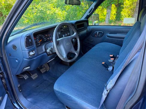 Used 2000 Chevrolet Silverado 2500 2WD Regular Cab w/ Comfort & Convenience Pkg image 2