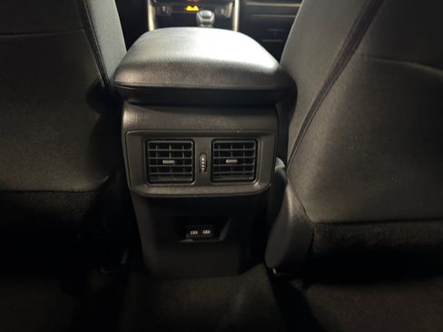 Used 2025 Toyota RAV4 XLE FWD image 33