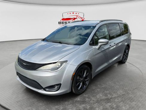 Used 2019 Chrysler Pacifica Touring-L w/ S Appearance Package FWD image 1