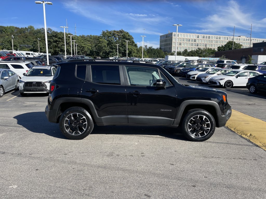 Used 2023 Jeep Renegade Latitude AWD/4WD image 7