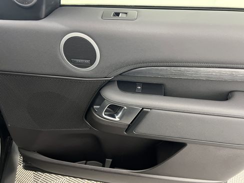 Used 2018 Land Rover Discovery HSE image 23