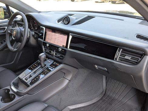 Certified 2026 Porsche Macan AWD/4WD image 26