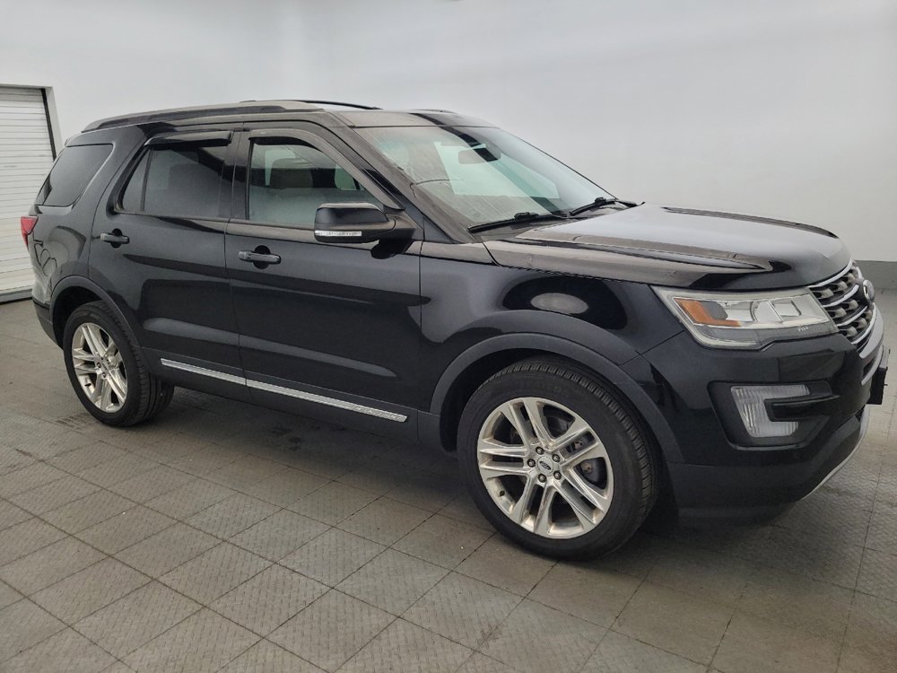 Used 2017 Ford Explorer XLT w/ Equipment Group 202A AWD/4WD image 11
