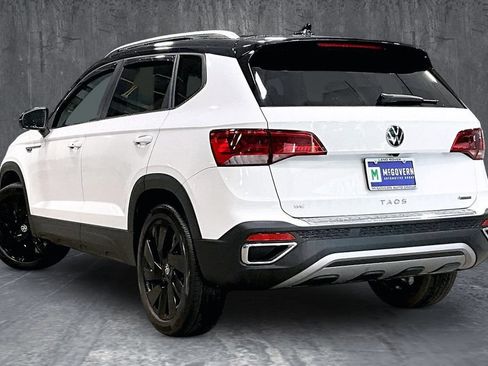 Used 2024 Volkswagen Taos SE w/ Panoramic Sunroof Package AWD/4WD image 4