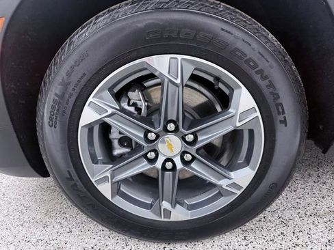 Used 2025 Chevrolet Blazer LT FWD image 12