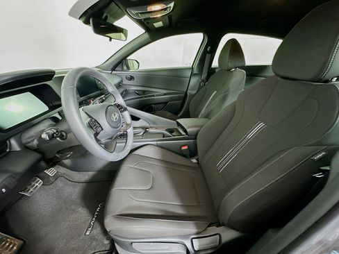 Used 2025 Hyundai Elantra Sport FWD image 13