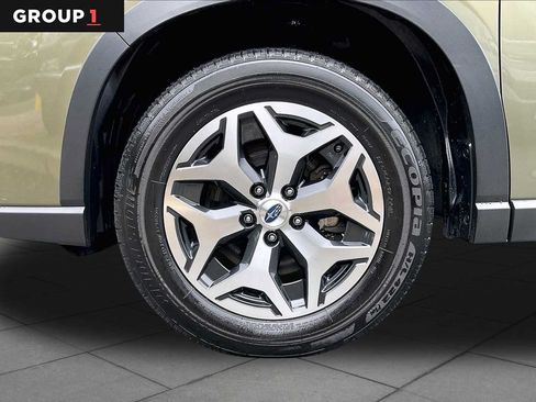 Used 2024 Subaru Forester Premium AWD/4WD image 11