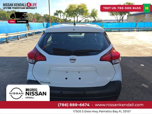 Used 2020 Nissan Kicks S image 2