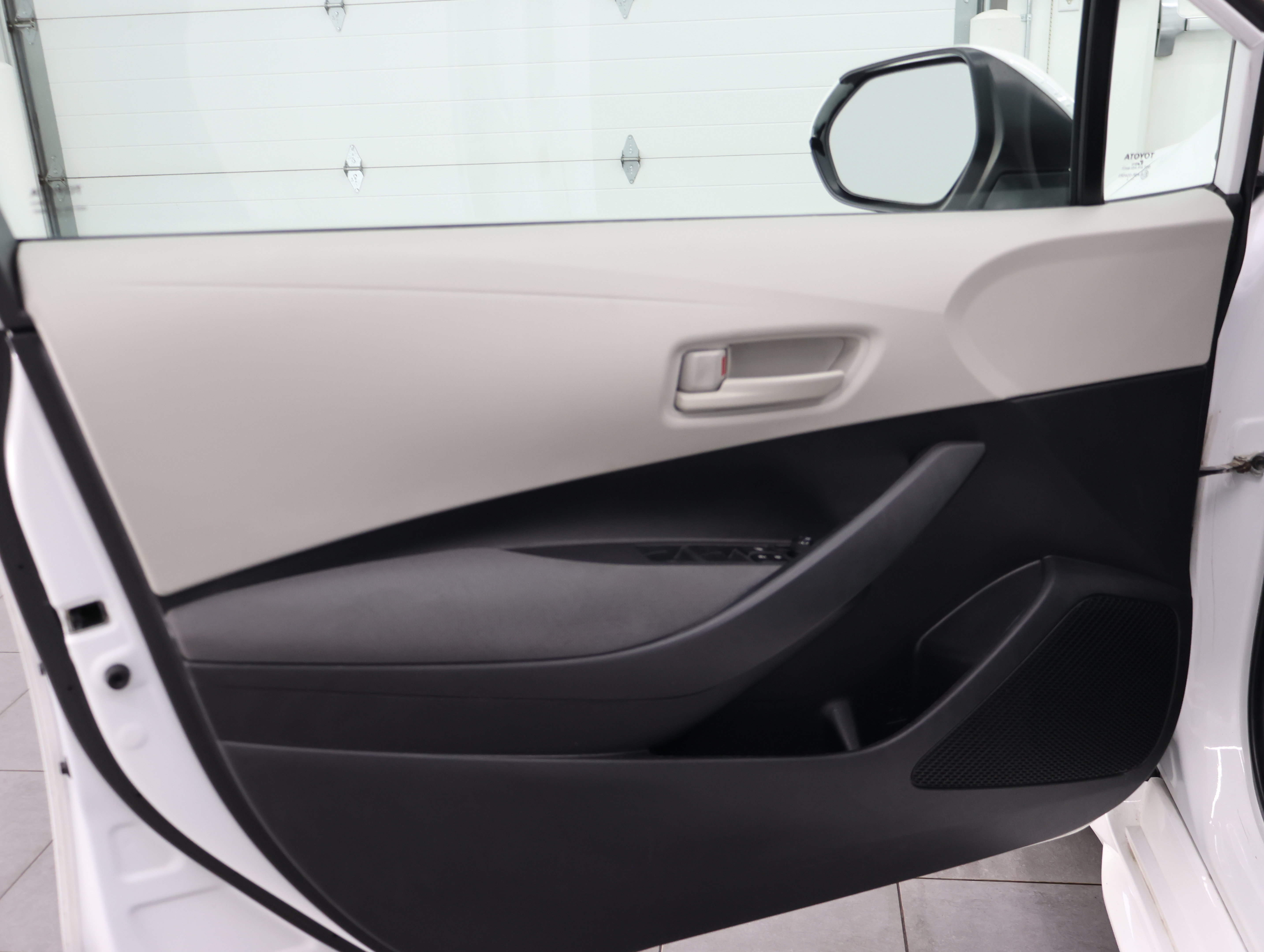 Used 2024 Toyota Corolla LE FWD image 35