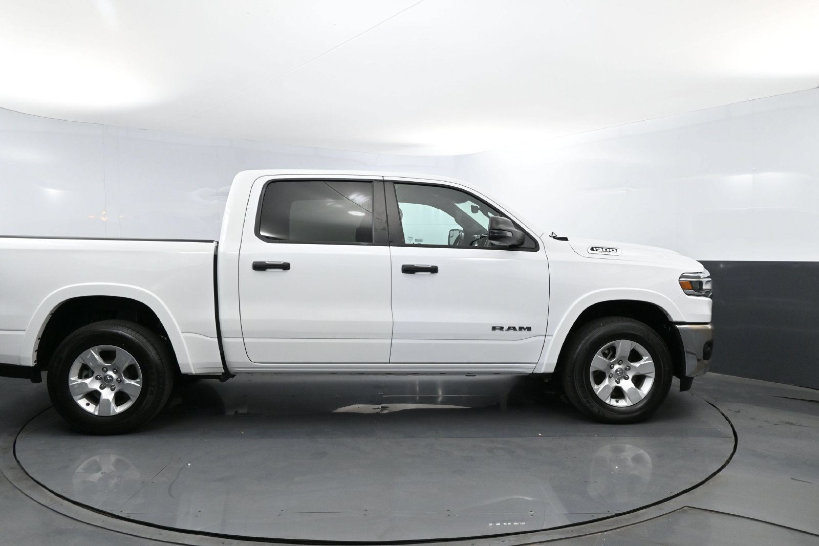 Used 2025 RAM 1500 Big Horn AWD/4WD image 4