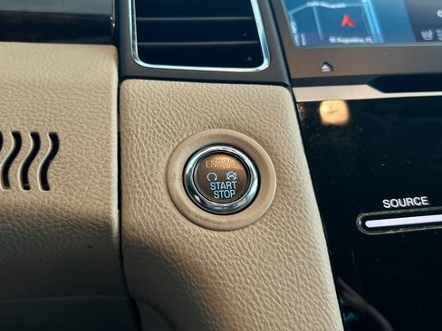 Used 2018 Ford Taurus Limited image 33