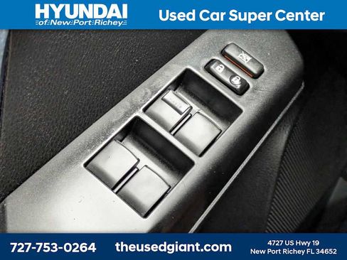 Used 2017 Toyota RAV4 XLE FWD image 27