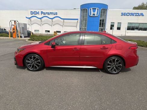 Used 2021 Toyota Corolla SE w/ SE Premium Package FWD image 6