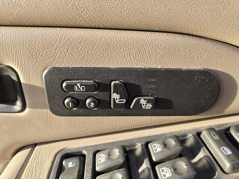 Used 2004 GMC Sierra 2500 SLT w/ Heavy-Duty Power Package image 12