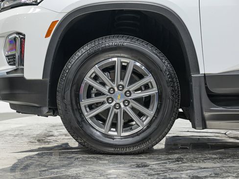 Used 2023 Chevrolet Traverse LT FWD image 3