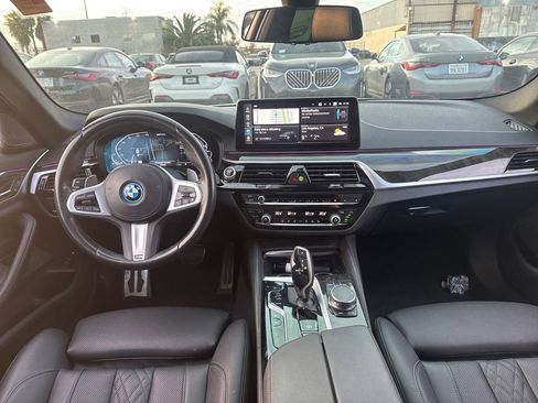 Used 2023 BMW 530e w/ M Sport Package image 9
