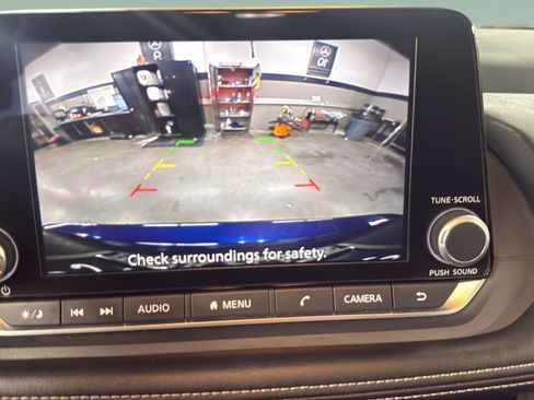 Used 2025 Nissan Rogue SV FWD image 20