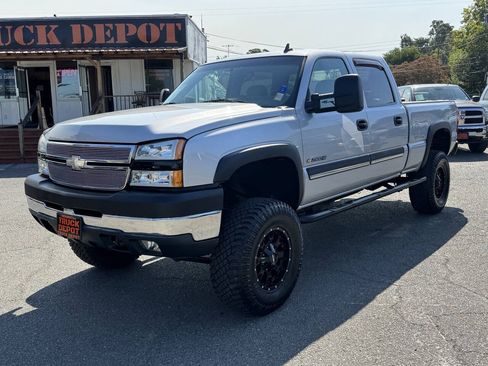 Used 2007 Chevrolet Silverado 2500 LT w/ Onstar Plus Package AWD/4WD image 3