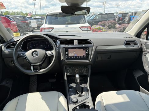 Used 2020 Volkswagen Tiguan SEL AWD/4WD image 11