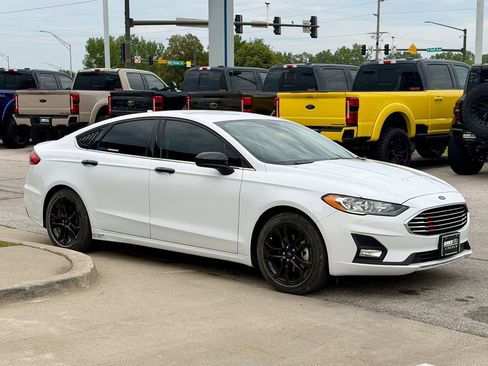 Used 2019 Ford Fusion SE w/ Equipment Group 151A FWD image 7