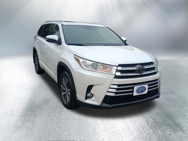 Used 2017 Toyota Highlander XLE AWD/4WD image 8