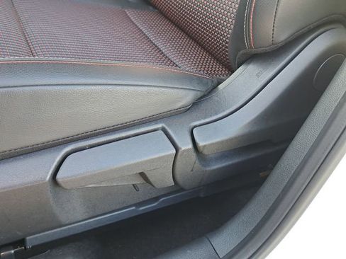 Used 2025 Nissan Kicks SR image 19