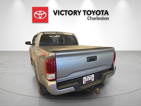 Used 2020 Toyota Tacoma TRD Sport AWD/4WD image 5