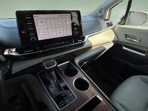 Used 2023 Toyota Sienna XLE w/ XLE Plus Package image 25