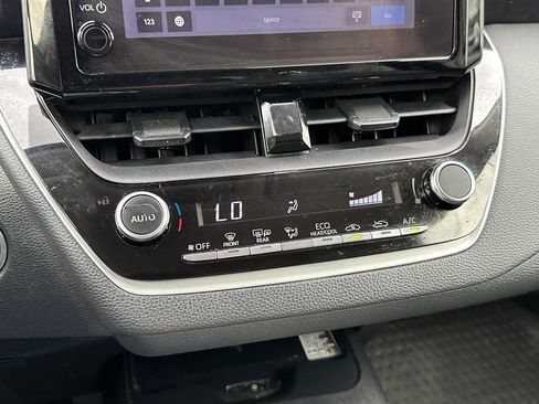 Used 2025 Toyota Corolla LE w/ LE Premium Package FWD image 30