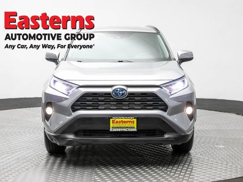 Used 2021 Toyota RAV4 XLE w/ XLE Grade Weather Package AWD/4WD image 2
