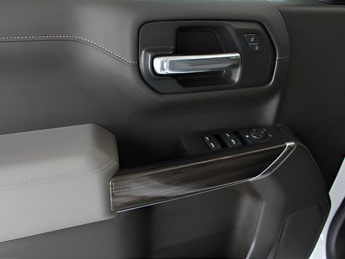 Used 2021 Chevrolet Silverado 1500 LT RWD image 12
