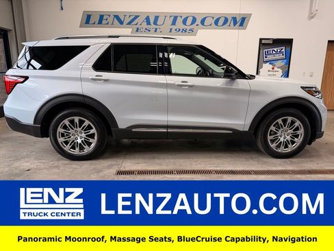 Used 2025 Ford Explorer Platinum AWD/4WD image 1