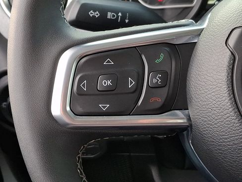 Used 2025 Jeep Wrangler Unlimited Sahara image 20