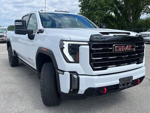 Used 2024 GMC Sierra 2500 AT4 w/ AT4 Premium Plus Package AWD/4WD image 3