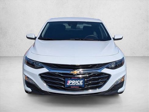 Used 2024 Chevrolet Malibu LT image 2