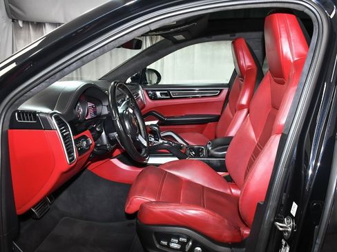 Used 2021 Porsche Cayenne Turbo w/ Assistance Package image 46