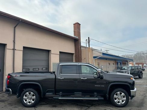 Used 2021 Chevrolet Silverado 2500 LTZ w/ LTZ Convenience Package AWD/4WD image 4