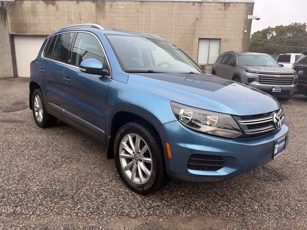 Used 2017 Volkswagen Tiguan Wolfsburg Edition AWD/4WD image 9