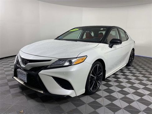 Used 2020 Toyota Camry XSE image 4