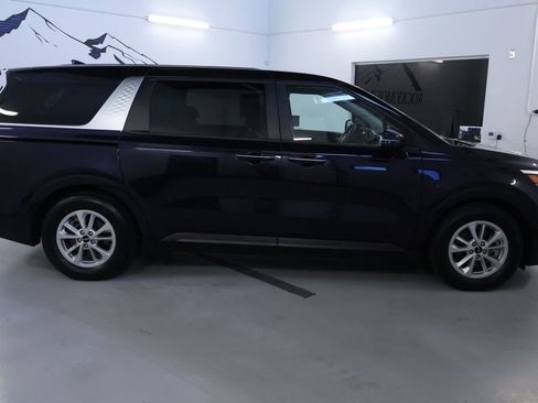 Used 2024 Kia Carnival LX FWD image 8