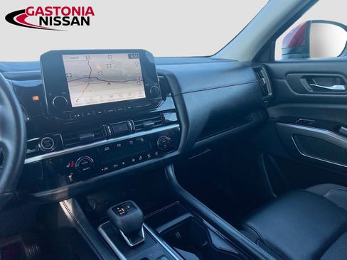 Used 2024 Nissan Pathfinder SL image 32