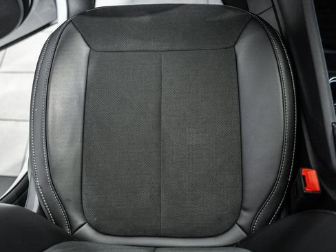 New 2025 Jeep Grand Cherokee L Altitude image 28