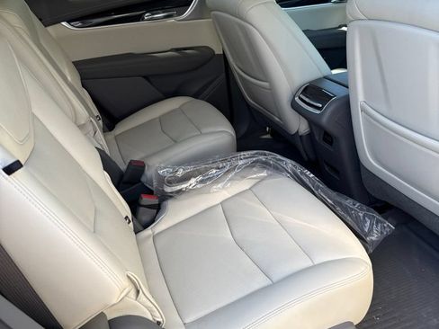 Used 2024 Cadillac XT6 Premium Luxury w/ Technology Package AWD/4WD image 8