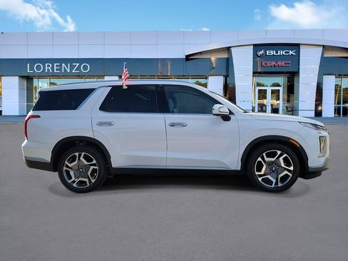 Used 2024 Hyundai Palisade SEL w/ Premium Package FWD image 4